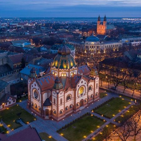 Lena Apartman Subotica Bagian luar foto