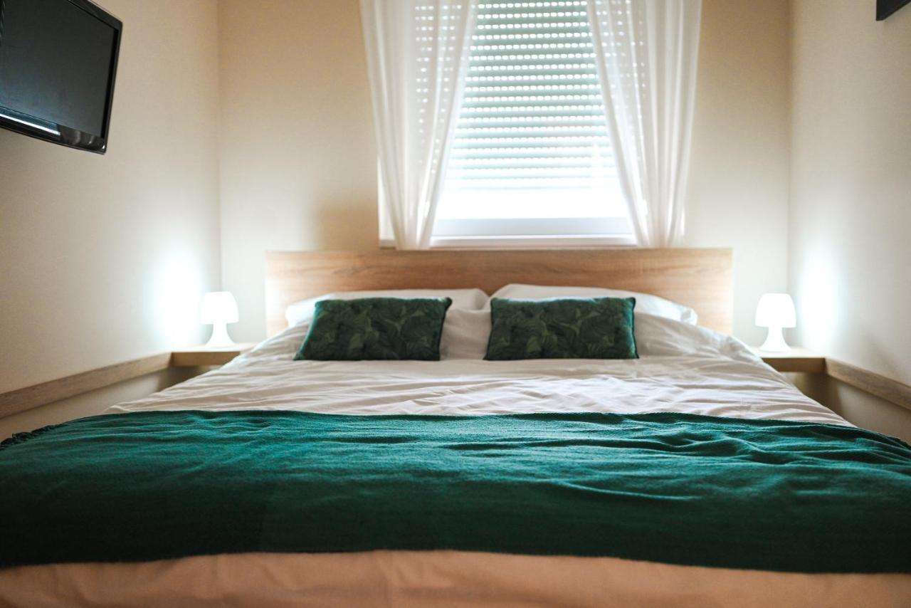 Lena Apartman Subotica Bagian luar foto